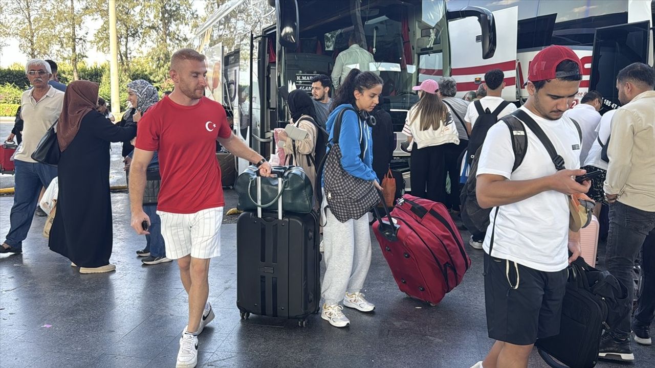 Antalya'da yeni üniversite öğrencileri yurtlara servislerle yerleştirildi