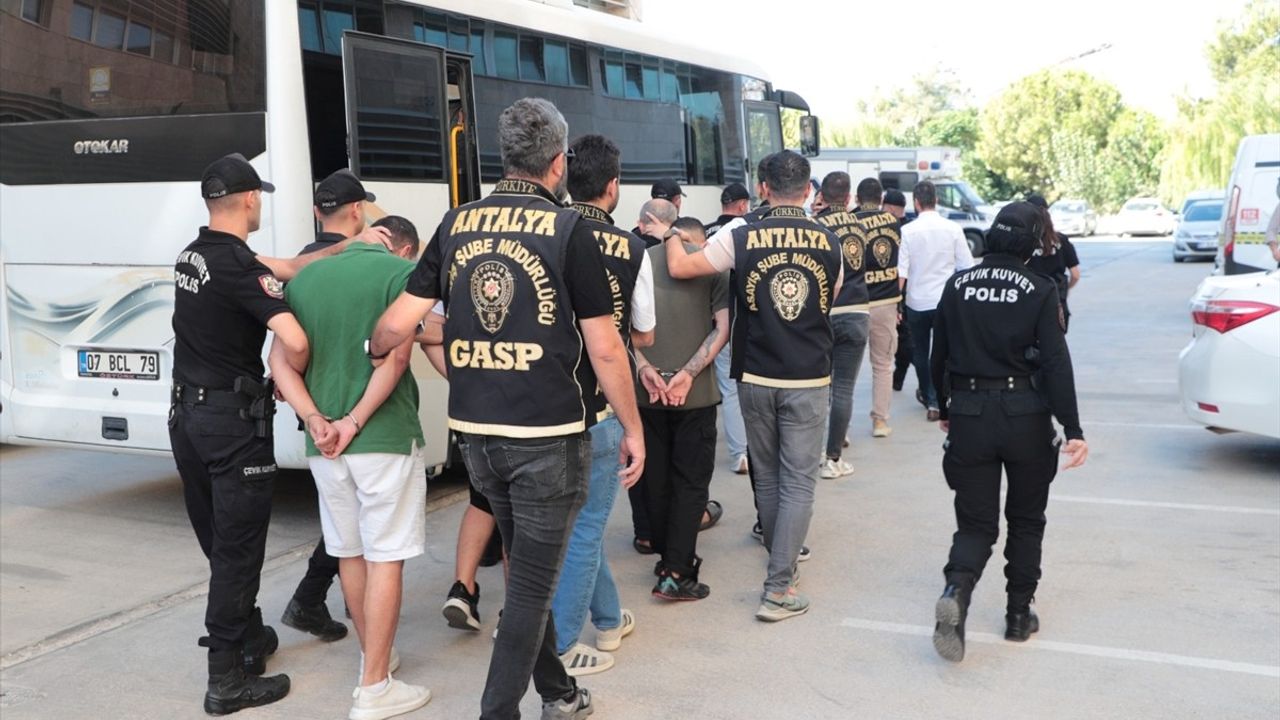 Antalya ve İstanbul'da silahlı suç örgütü operasyonu: 7 gözaltı, 2 tutuklama