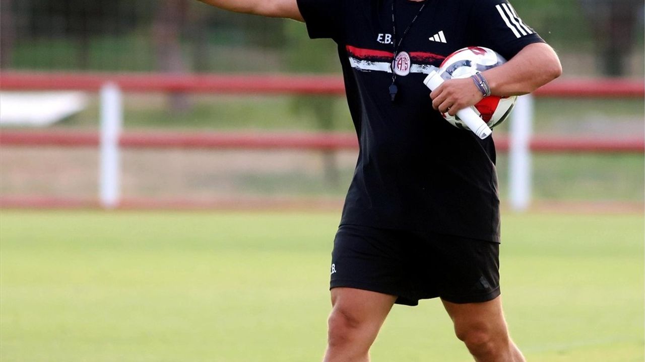 Antalyaspor, 28 Eylül'deki Fenerbahçe maçı hazırlıklarını Atilla Vehbi Konuk Tesisleri'nde sürdürdü