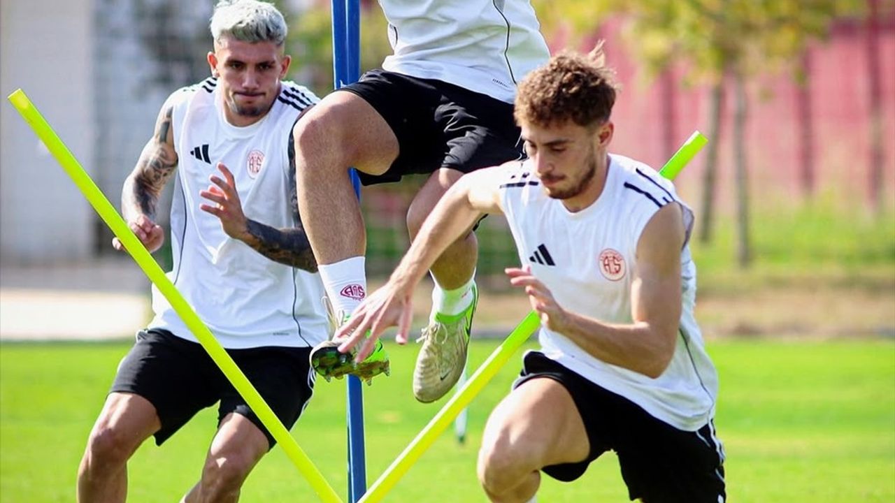 Antalyaspor, Süper Lig 7. hafta maçında yarın Fenerbahçe'ye konuk olacak