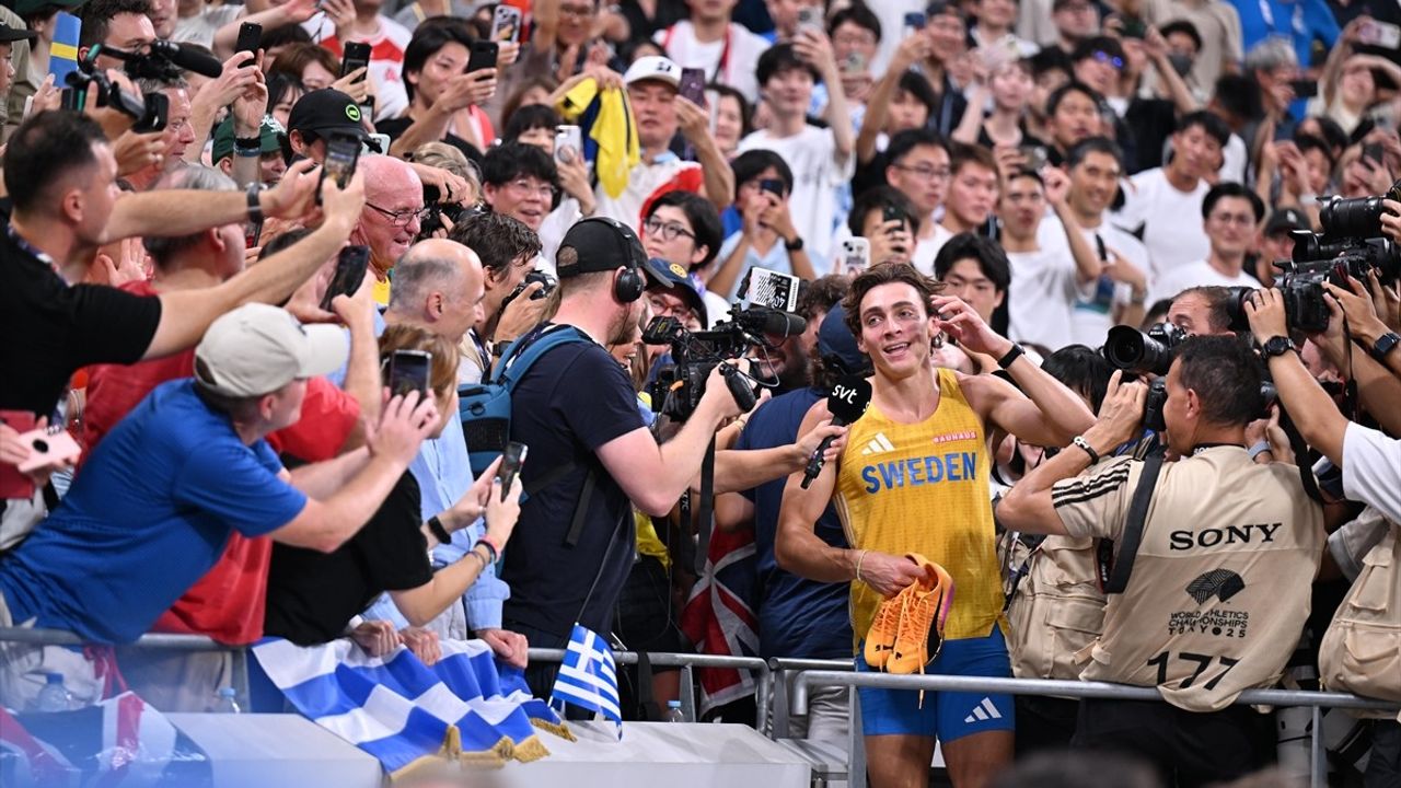 Armand Duplantis, Tokyo'da 6,30 ile 14. dünya rekorunu kırdı ve 3. dünya şampiyonluğunu kazandı