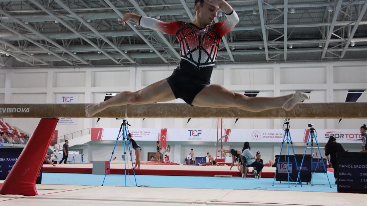 Artistik Cimnastik Türkiye Şampiyonası Antalya'da başladı