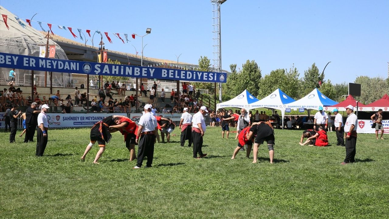 Aşırtmalı Aba Güreşi Türkiye Şampiyonası Gaziantep'te başladı