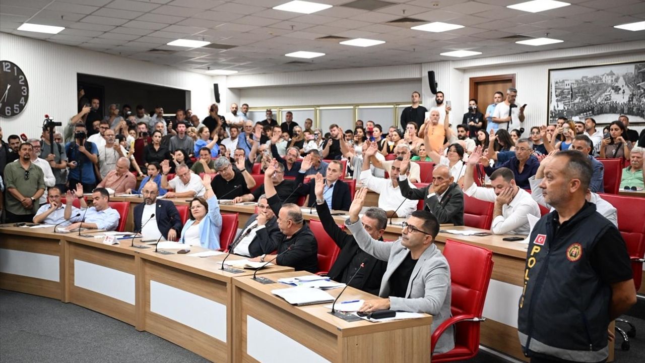 Aydın Büyükşehir Meclis Toplantısı Tartışmalar Nedeniyle 14 Ekim'e Ertelendi