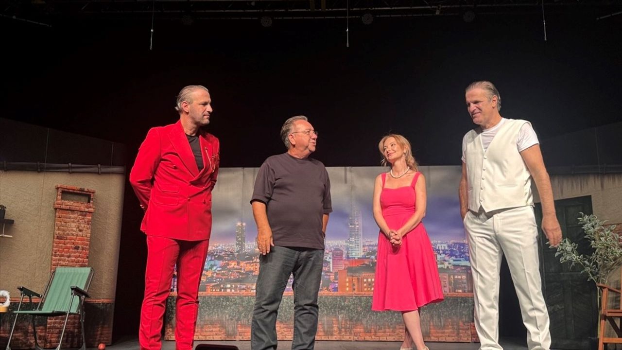 ‘Aynı Çatı Altında’ oyunu Trump Sahne'de prömiyer yaptı