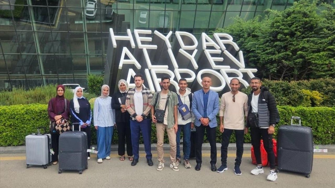 Azerbaycan, 'Haydar Aliyev Uluslararası Eğitim Bursu' kapsamındaki 14 Filistinli öğrenciyi Gazze'den tahliye etti