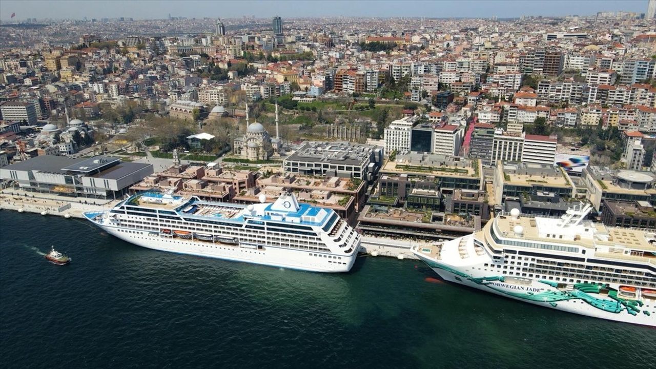 Bakan Ersoy: 2025 Ocak-Ağustos'ta Kruvaziyer Turizminde Son 12 Yılın Zirvesi — 18 Limanda Yaklaşık 1,5 Milyon Yolcu