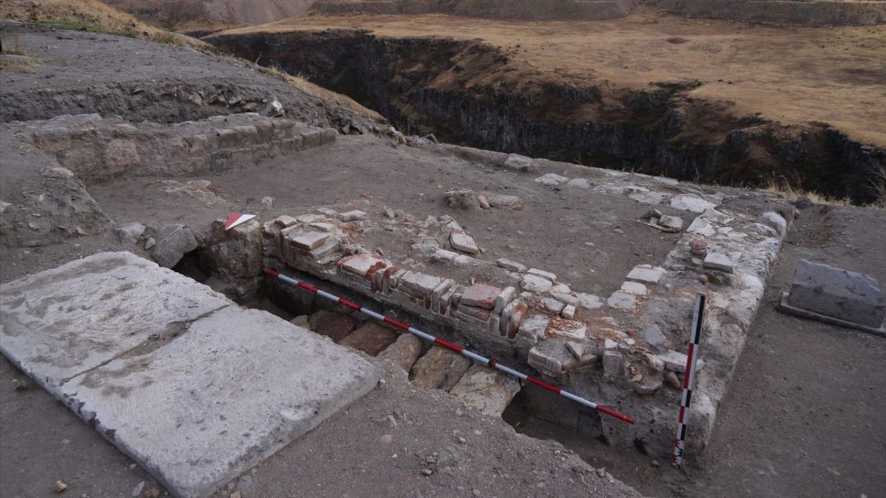 Bakan Ersoy: Ani'de Selçuklu Dönemine Ait Tuğla Gövdeli Yeni Kümbet Bulundu