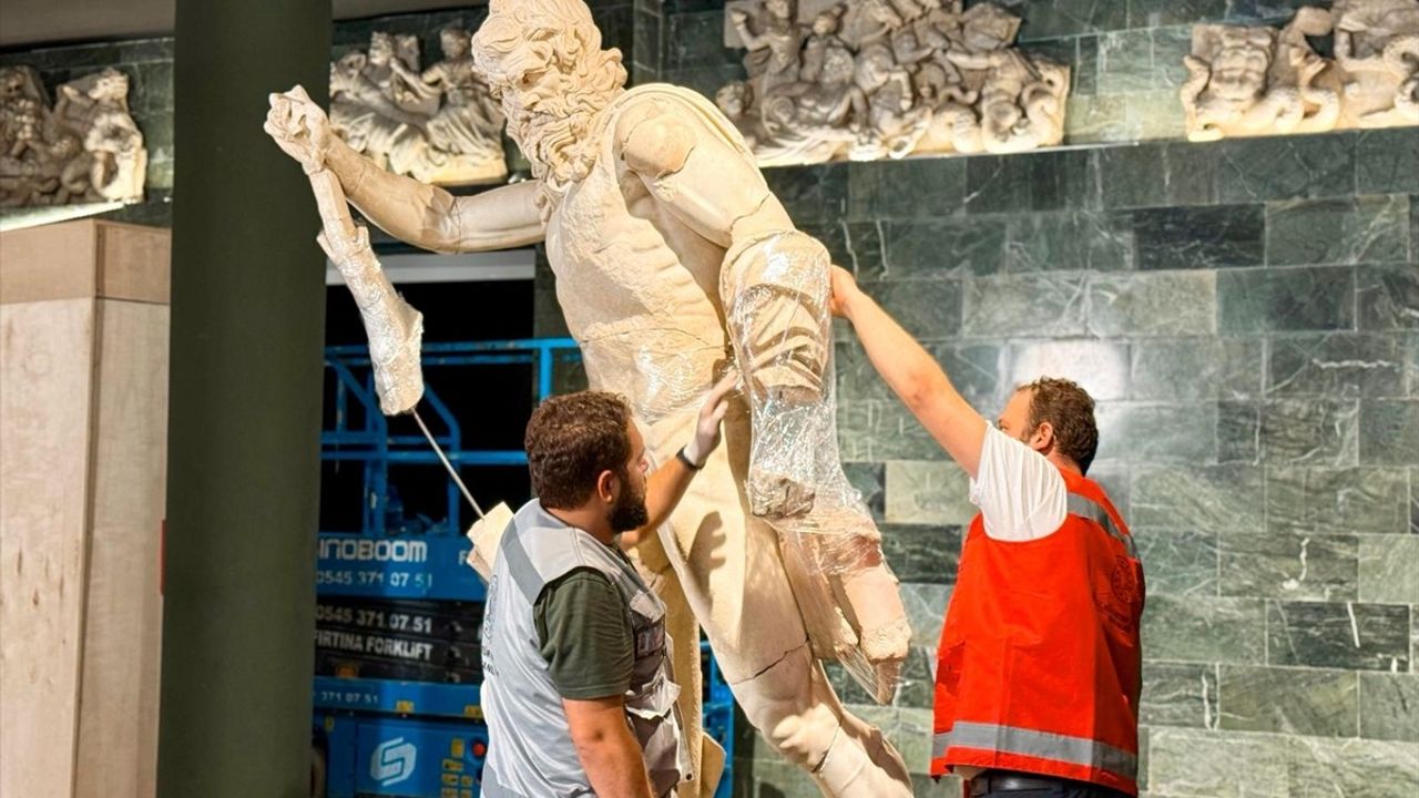 Bakan Ersoy: Antalya Arkeoloji Müzesi'ndeki Yaklaşık 100 Bin Eser Yeni Müze Projesi Kapsamında Taşındı