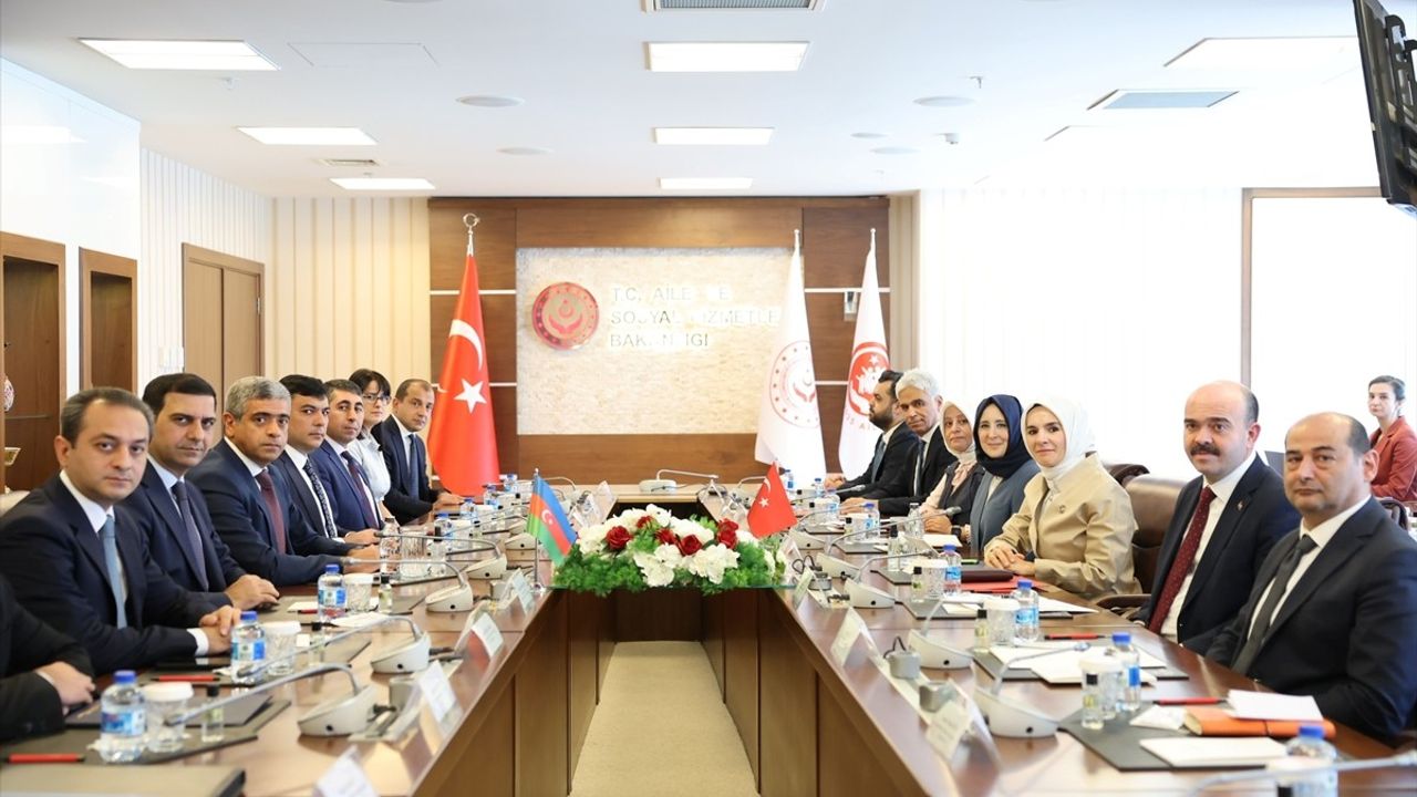 Bakan Göktaş, Azerbaycan Bakanı Anar Aliyev ile koruyucu aile ve sosyal politika işbirliğini görüştü