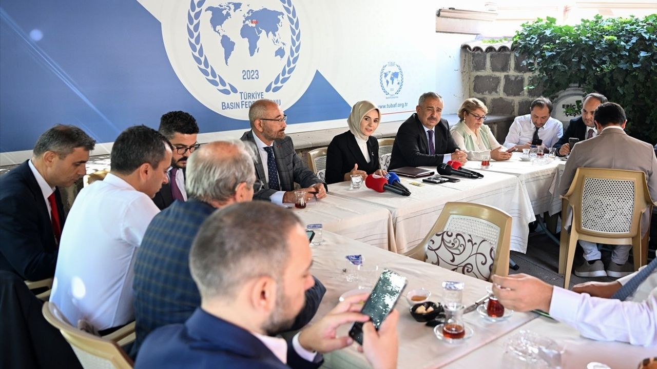 Bakan Göktaş: Çocuklara yönelik sosyal medya düzenlemesinde ülkeye özgü model, önerimiz 16 yaş altı