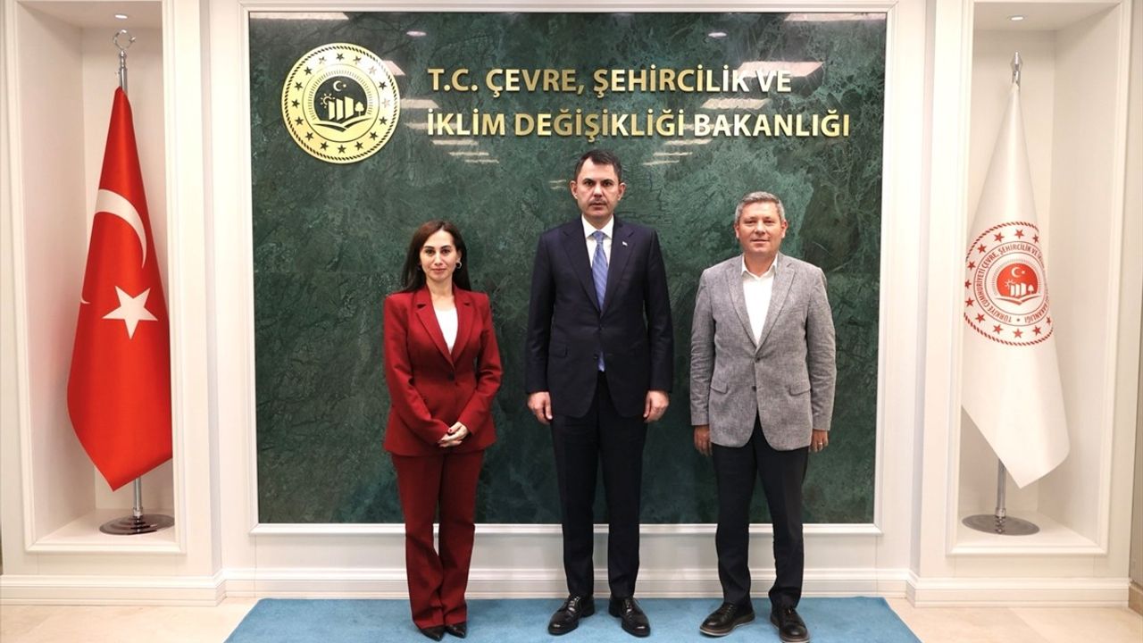 Bakan Kurum, AK Parti'ye katılan Özlem Vural Gürzel ile Beykoz heyetini kabul etti