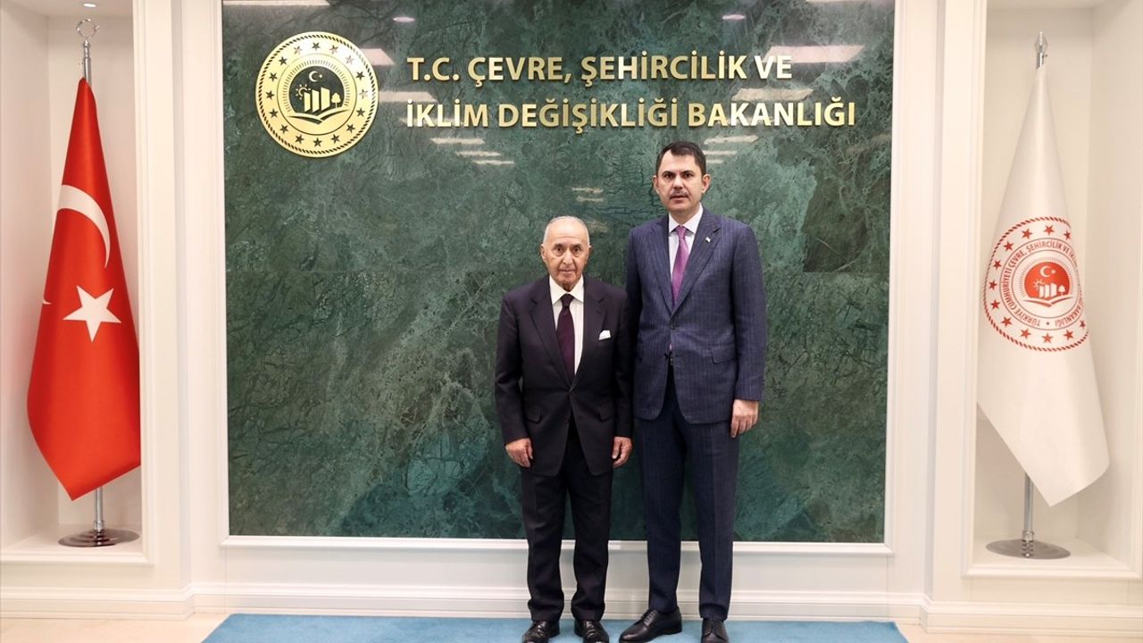 Bakan Murat Kurum, eski TBMM Başkanı Hikmet Çetin ile Bakanlıkta görüştü