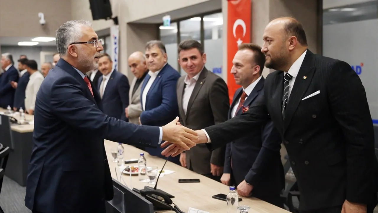 Bakan Vedat Işıkhan: Kastamonu'da STK ve İş İnsanlarıyla İstişare — İstihdam, Üretim ve Yatırım Vurgusu