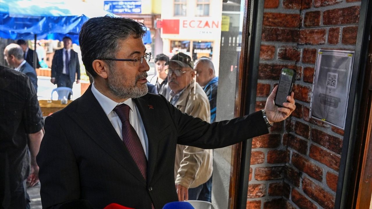 Bakan Yumaklı Şile'de karekod uygulaması denetimi yaptı: Vatandaşlar 'Tarım Cebimde' ile denetim sonuçlarını takip edebilecek
