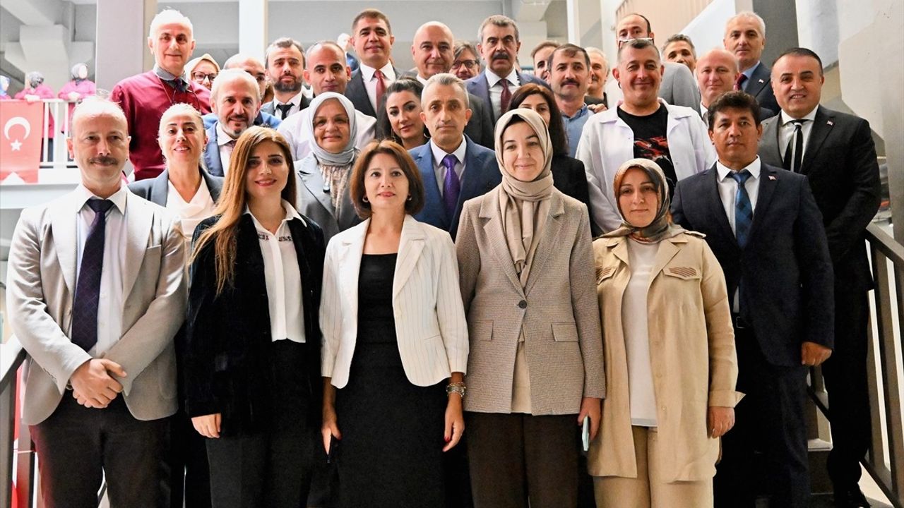 Bakan Yusuf Tekin: 'Eğitim ortak sorumluluk' — Düzce Esin Olcay Anadolu Lisesi açıldı