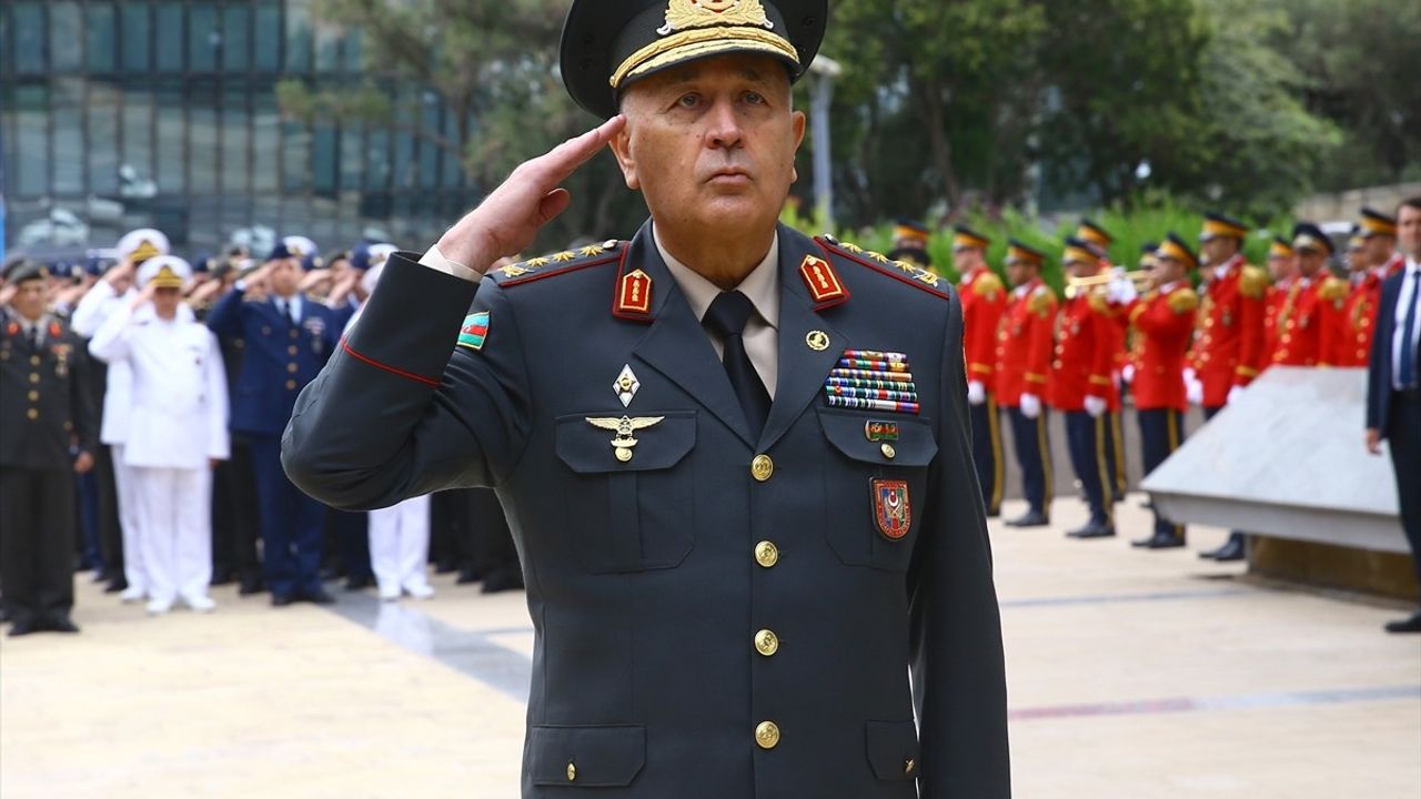 Bakü'nün kurtuluşunun 107. yılı Bakü Türk Şehitliği'nde düzenlenen törenle anıldı