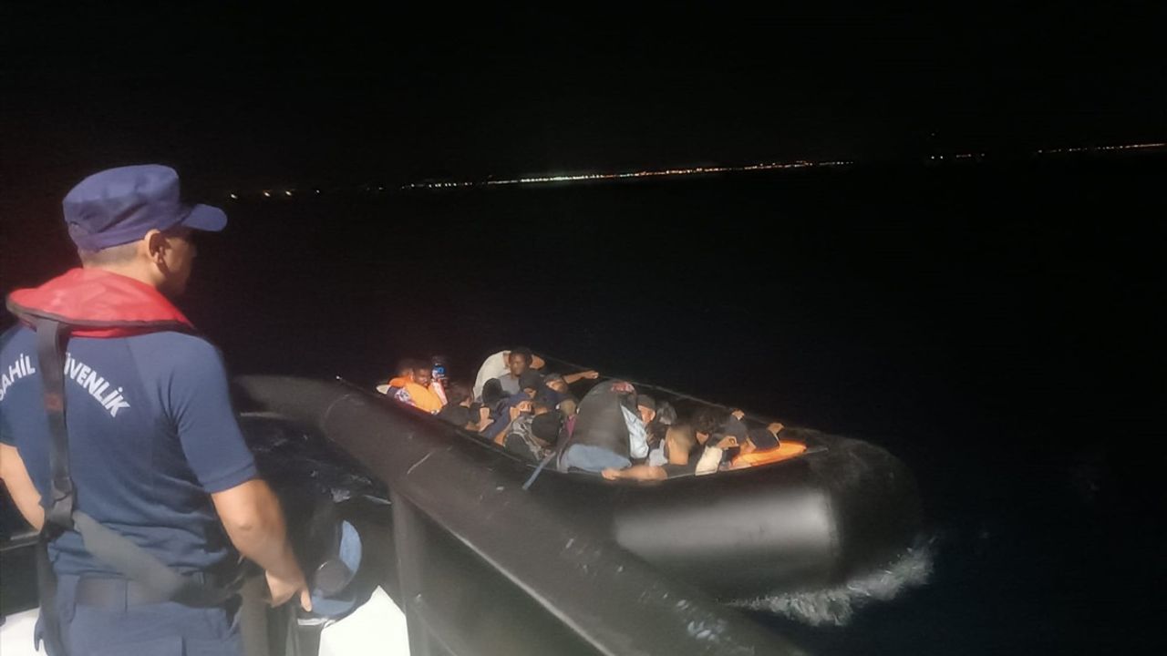 Balıkesir Ayvalık'ta 23 düzensiz göçmen yakalandı