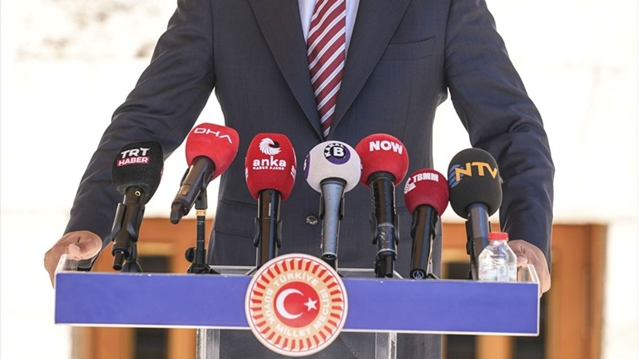 Başarır: Kurultay davaları bir kenara bırakılmalı, ülkenin gerçek gündemine odaklanılmalı