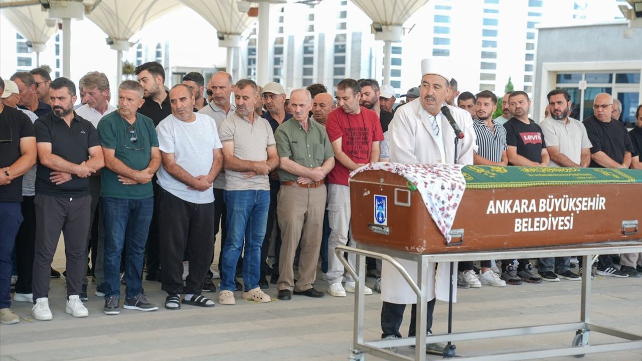 Başkentte boşanma aşamasındaki eşi tarafından öldürülen Müesser Ünal defnedildi