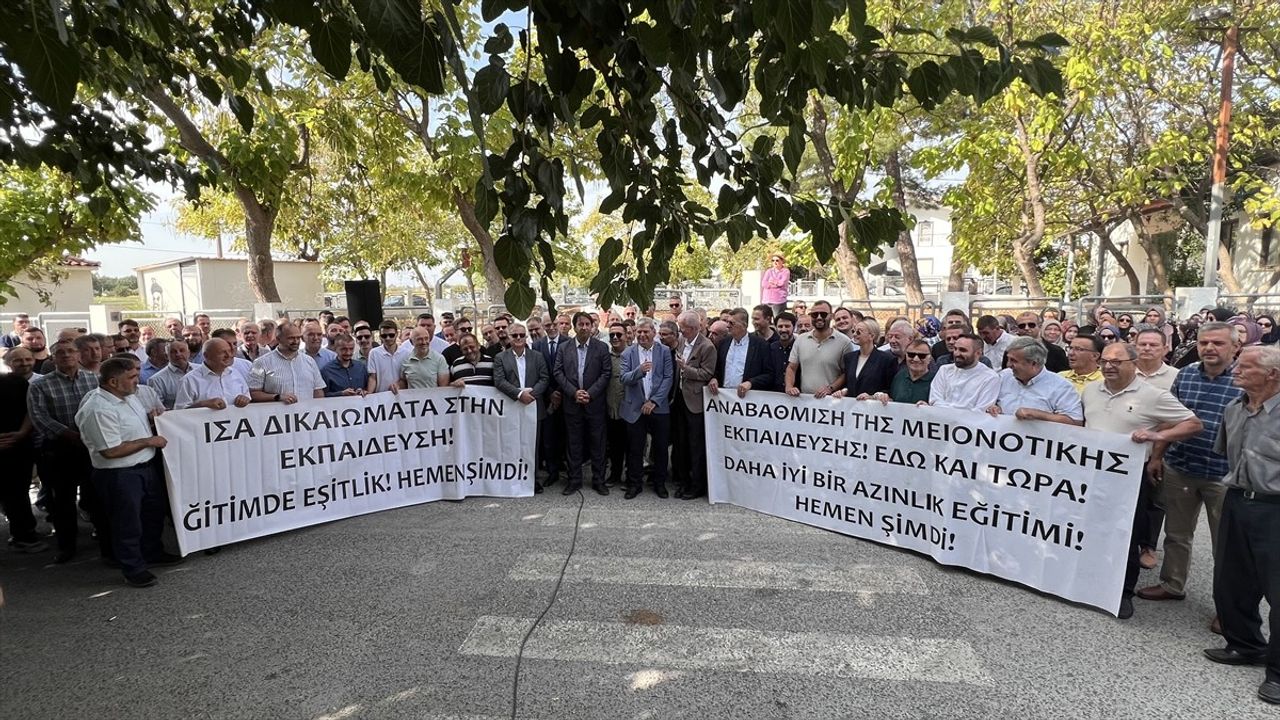 Batı Trakya Türkleri İskeçe Mizanlı'daki Azınlık İlkokulunun Açılmamasını Protesto Etti