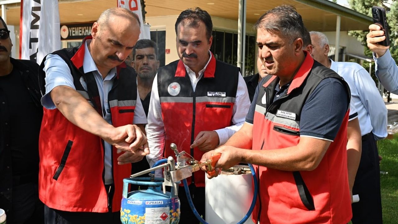 Batman'da 100 arıcıya parazitlerle mücadele için ekipman desteği