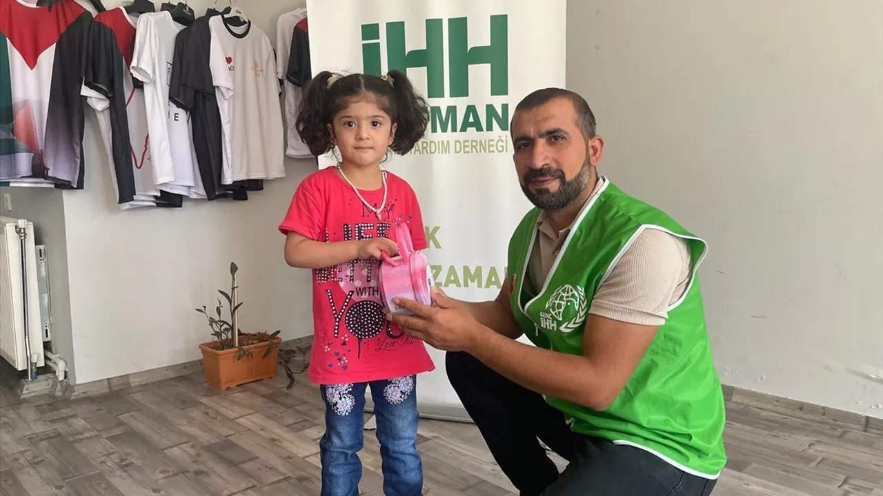 Batman'da 4 yaşındaki Ahsen Can kumbarasındaki 1700 lirayı Gazze'ye bağışladı