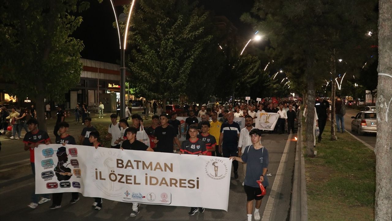 Batman'da Üçüncü Festival ve Fuarlar Kortej Yürüyüşüyle Tanıtıldı