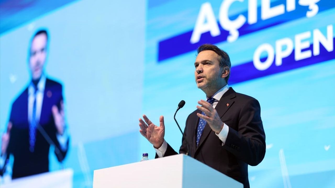 Bayraktar: Rüzgar ve güneşte kurulu güç 37.118 MW'a yükseldi; Kasım-Aralık'ta YEKA ile 2 GW tahsisi yapılacak