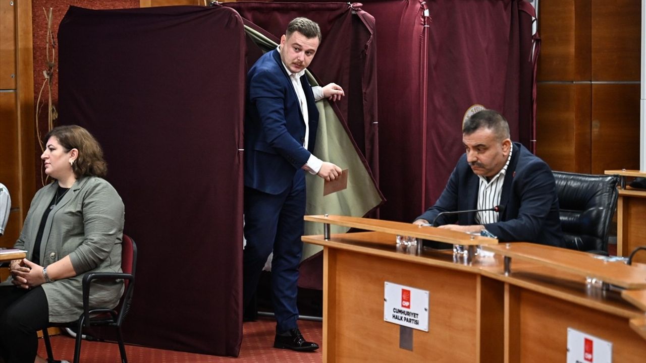 Bayrampaşa'da Başkan Vekilliğine Kura İle CHP'li İbrahim Kahraman Seçildi