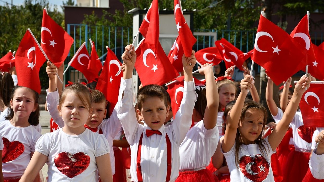 Belgin Uygur Balıkesir'de 'Boş Sıralar' etkinliğinde: Gazze'de çocukların eğitimi hedef alındı