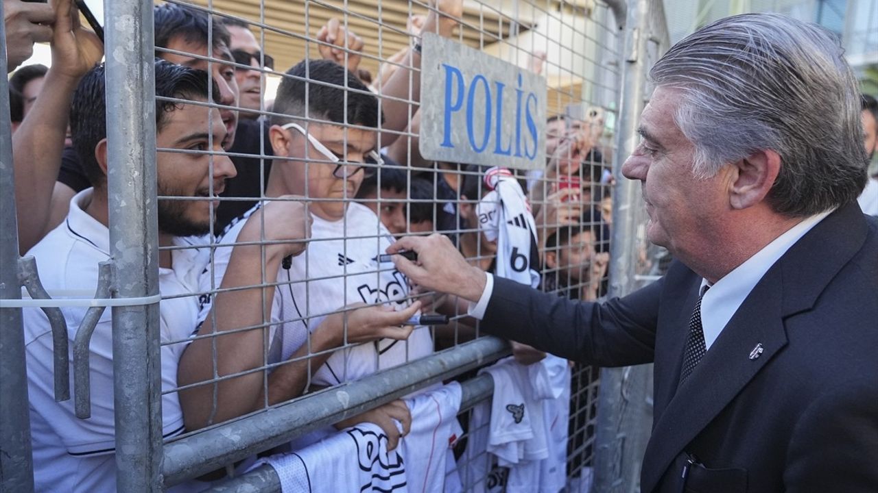 Beşiktaş İzmir'e geldi: Göztepe maçı öncesi kafile karşılama yaptı