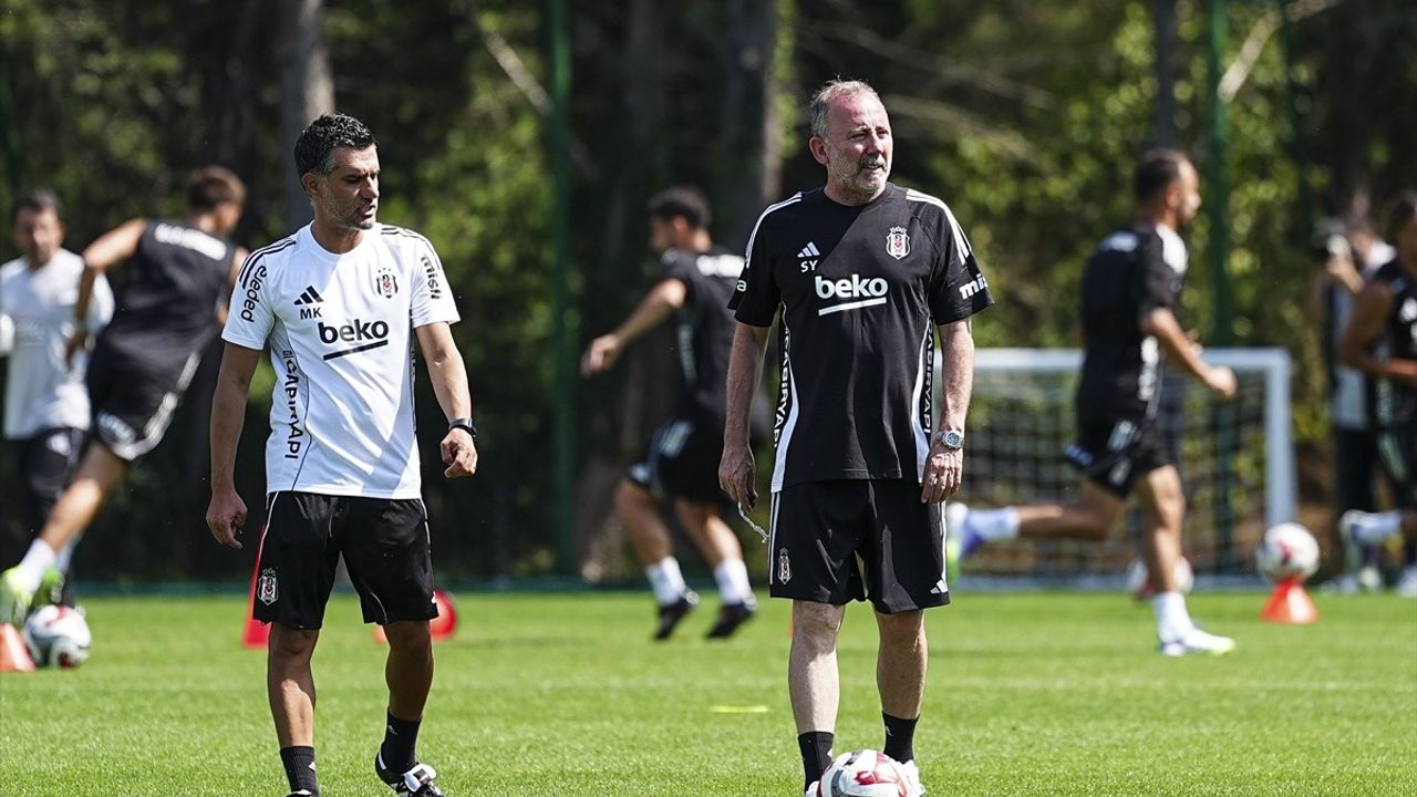 Beşiktaş, RAMS Başakşehir sınavı öncesi hazırlıklarını BJK Nevzat Demir Tesisleri'nde sürdürdü