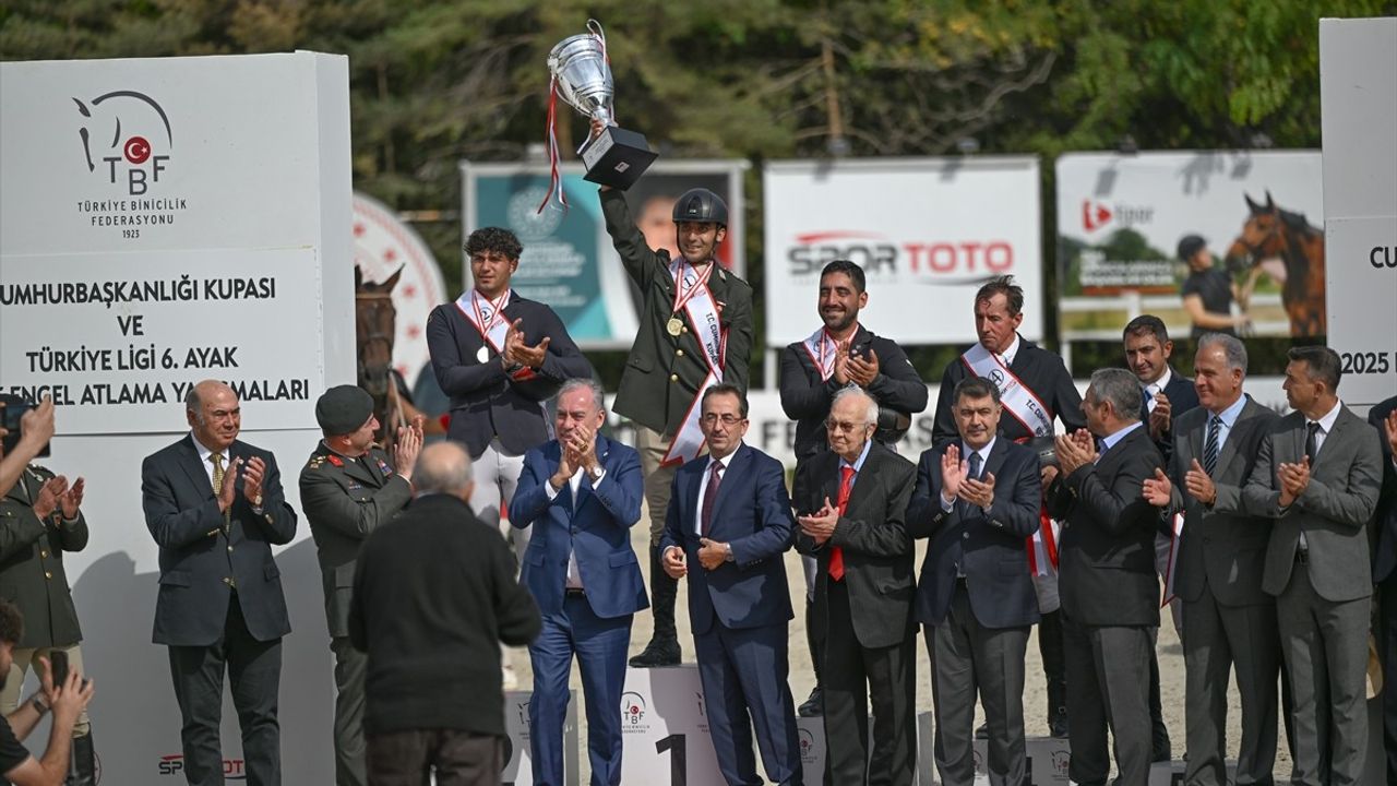 Binicilik: Cumhurbaşkanlığı Kupası'nı Yüzbaşı Burak Uluçay 'Kutlu' ile kazandı