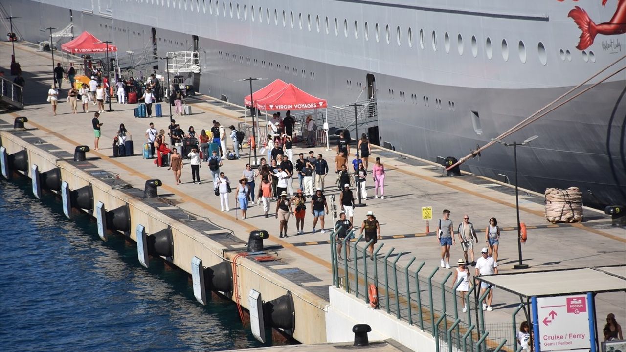 Bodrum'a İki Kruvaziyer: 'Resilient Lady' ve 'SeaDream I' Toplam 2 bin 611 Yolcu Getirdi