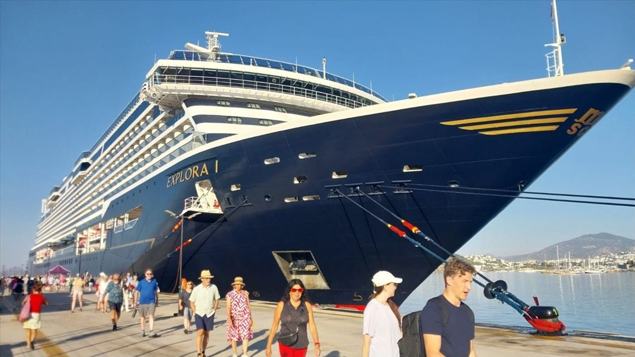 Bodrum'a Malta bayraklı 'Explora I' kruvaziyeri 743 yolcu getirdi