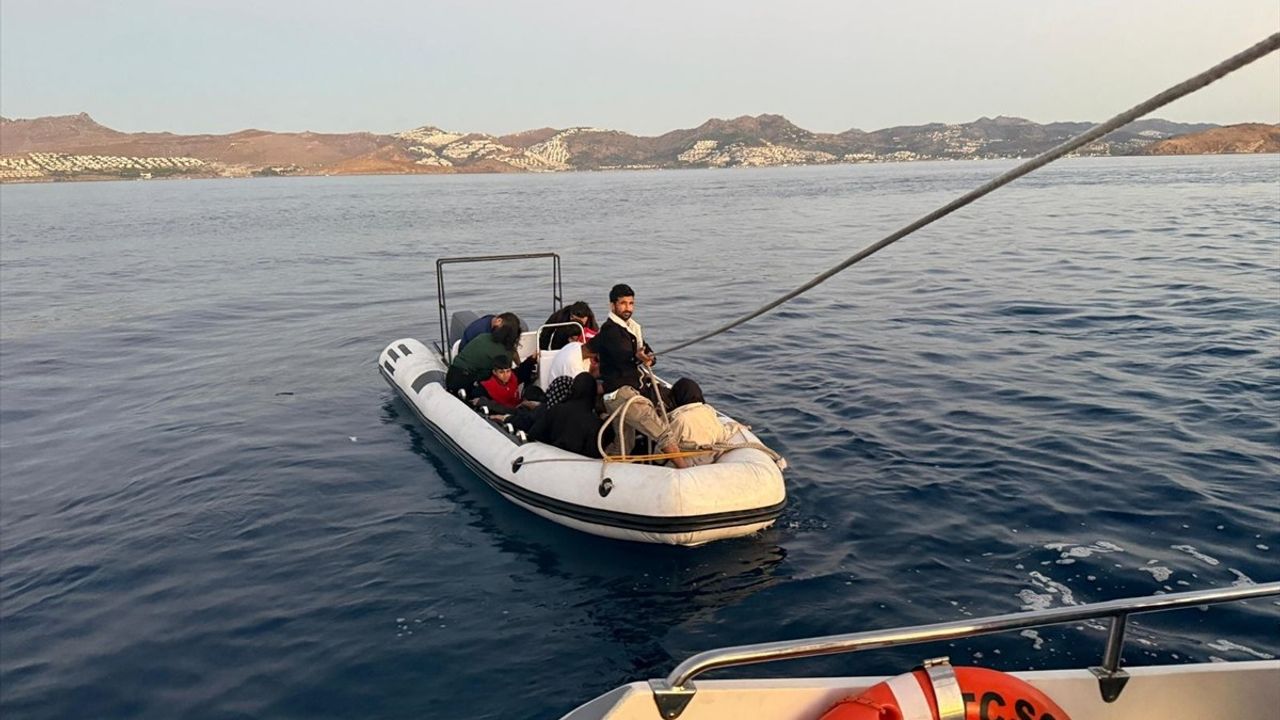 Bodrum açıklarında Sahil Güvenlik ekipleri 17 düzensiz göçmeni yakaladı