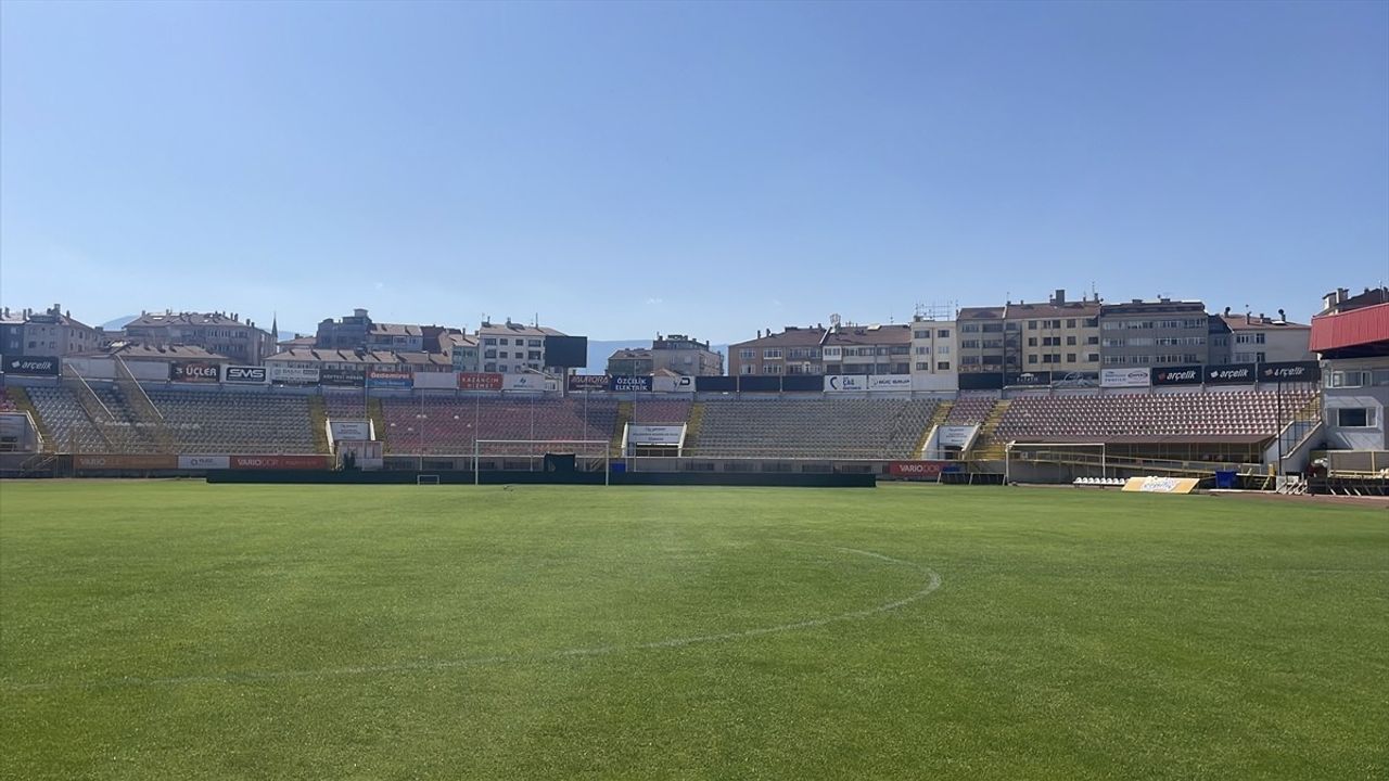 Bolu Atatürk Stadı'nda yenileme çalışmaları sürüyor: Hedef 12 Eylül