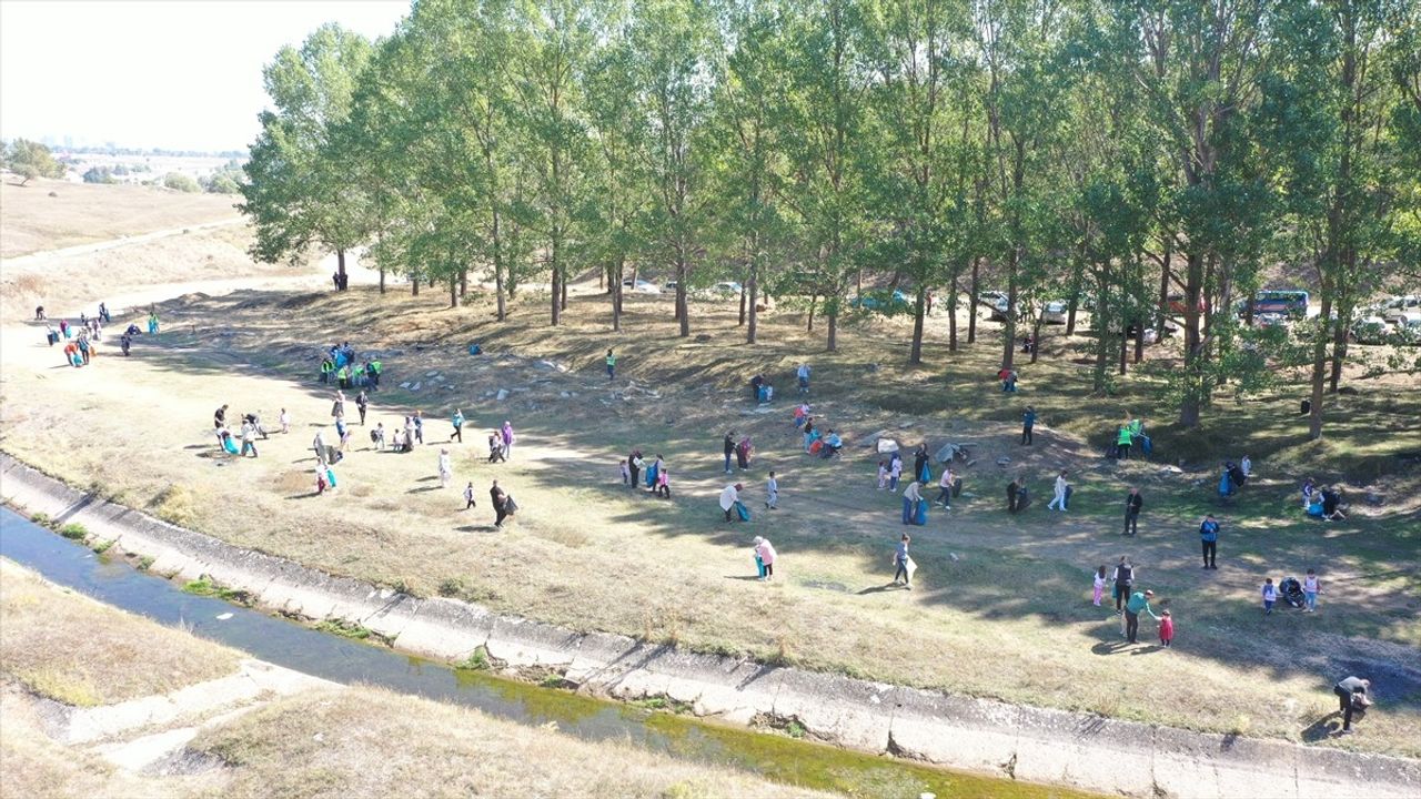 Bolu'da Dünya Temizlik Günü: Gönüllüler Gölköy Baraj Gölü Çevresinde Atık Topladı