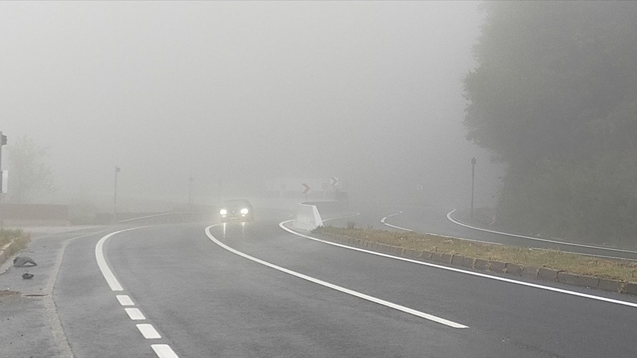 Bolu Dağı Geçişinde Sis Ulaşımı Olumsuz Etkiliyor