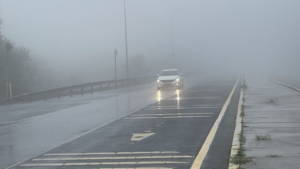 Bolu Dağı'nda sağanak ve yoğun sis: görüş 30 metreye kadar düştü