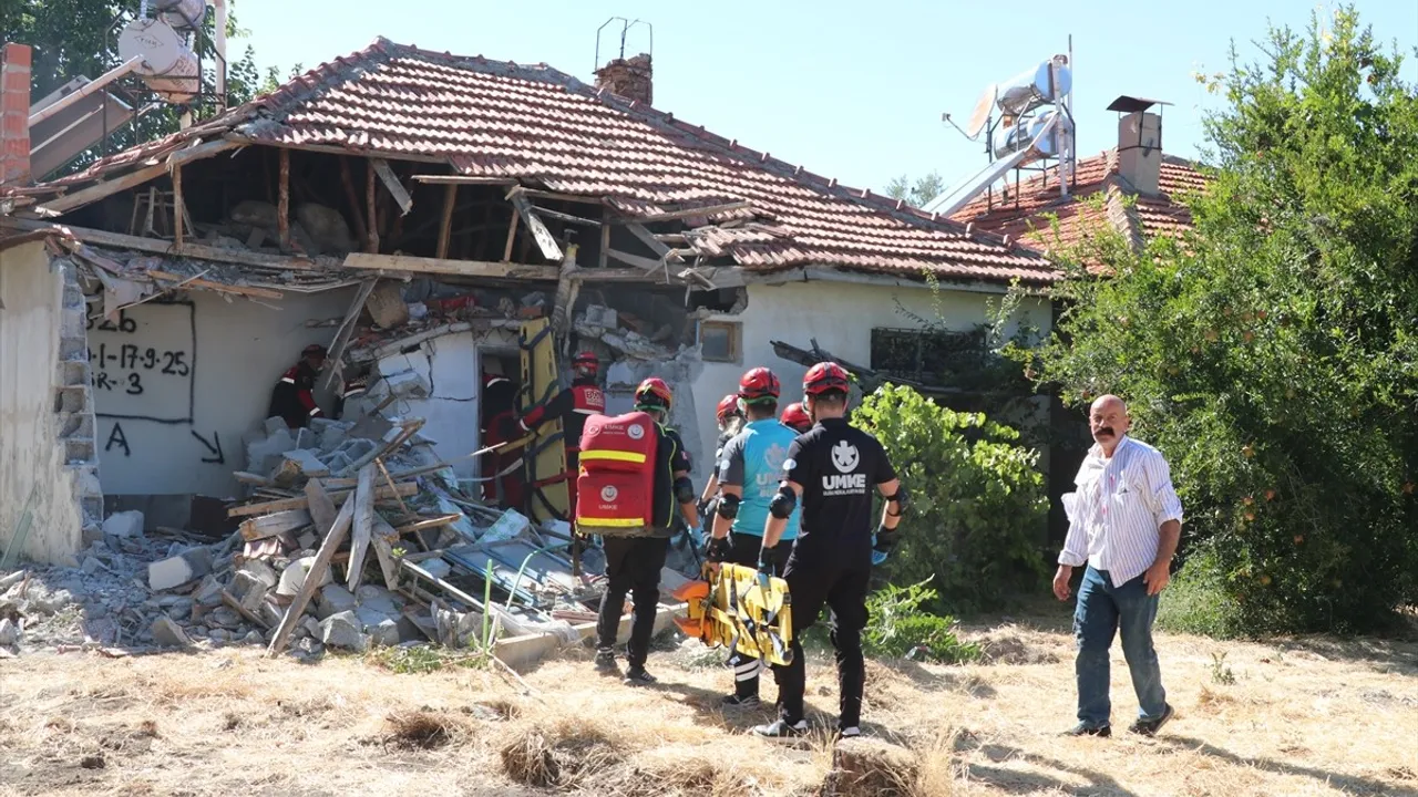 Burdur'da 5,7 büyüklüğe göre düzenlenen deprem tatbikatı başarıyla tamamlandı