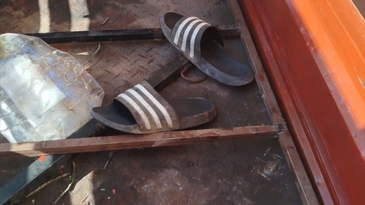 Bursa'da depodan hırsızlık: şüpheliler terlik izleriyle tespit edildi