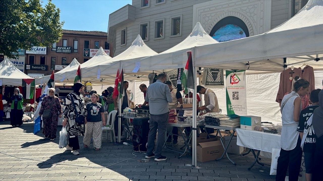 Bursa'da Filistinli Öğrencilere Destek İçin 'Hayır Çarşısı' Kuruldu