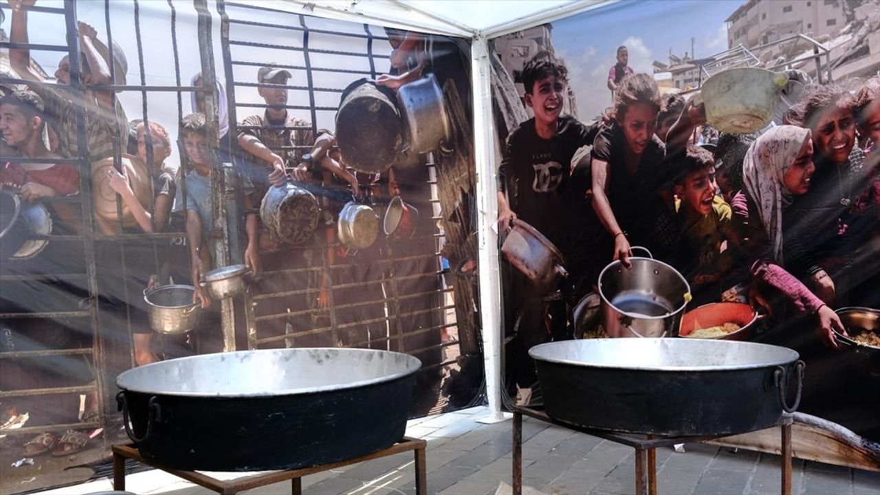 Bursa'da 'Gazze Sokağı' projesi 15 Temmuz Demokrasi Meydanı'nda kuruldu