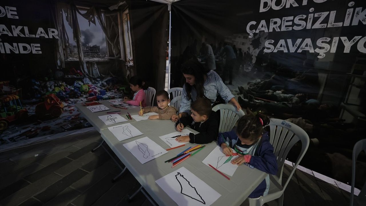 Bursa'da STK'ler ve vatandaşlar Gazze ile Küresel Sumud Filosu'na destek için nöbette