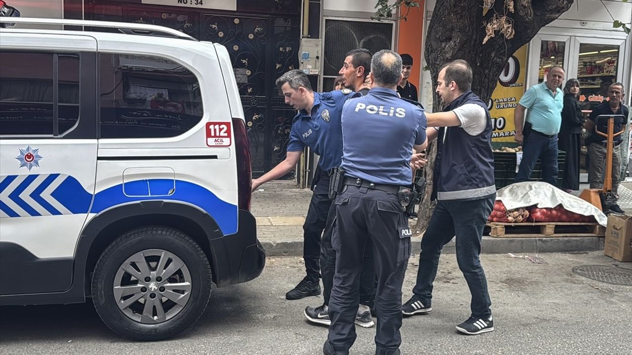 Bursa Osmangazi'de aile içi şiddet ihbarına giden iki polis, şüpheli ve pitbull tarafından yaralandı