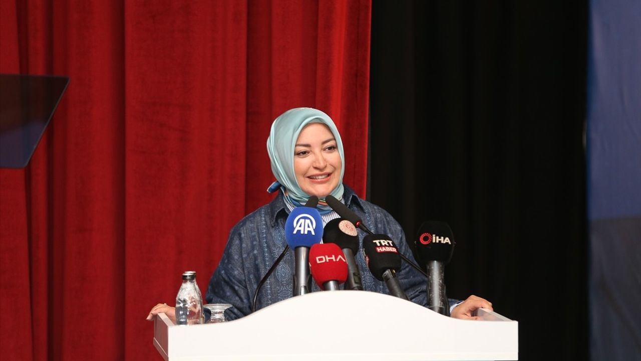 Çalışma ve Sosyal Güvenlik Bakanı Işıkhan Sakarya'da kadın girişimcilerle buluştu