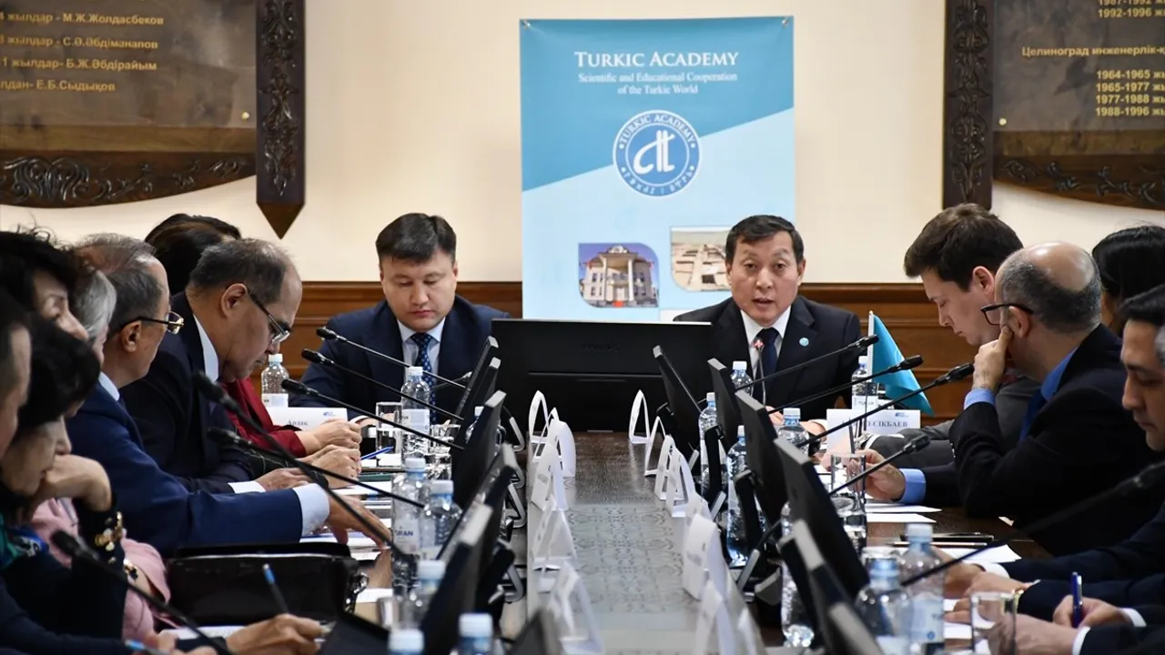 Çanakkale 1915 kitabı Kazakça, Kırgızca ve Özbekçeye çevrildi; Astana'da tanıtıldı