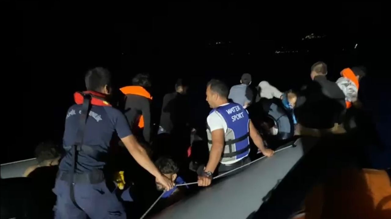 Çanakkale Ayvacık'ta 43 düzensiz göçmen yakalandı